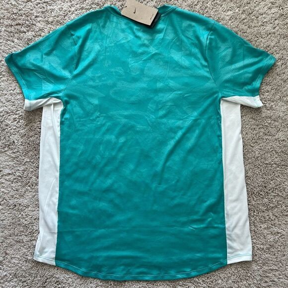 Nike Court Dri-FIT Advantage Printed Tennis Shirt - Picture 8 of 10